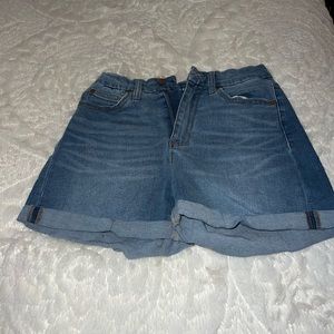 No boundaries Jean high waisted shorts